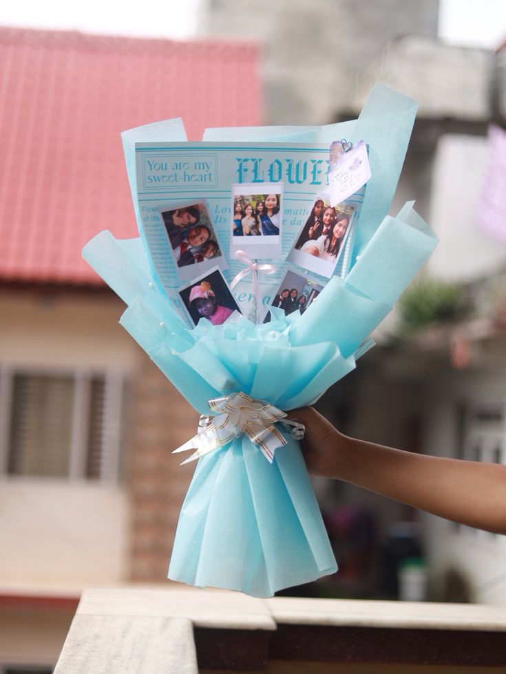 POLAROID PICTURE BOUQUET